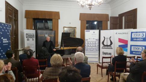 Fotografia publiczności koncertu fortepianowego